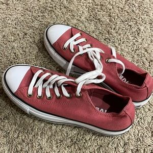 Women’s converse size 7. Coral color, worn twice.